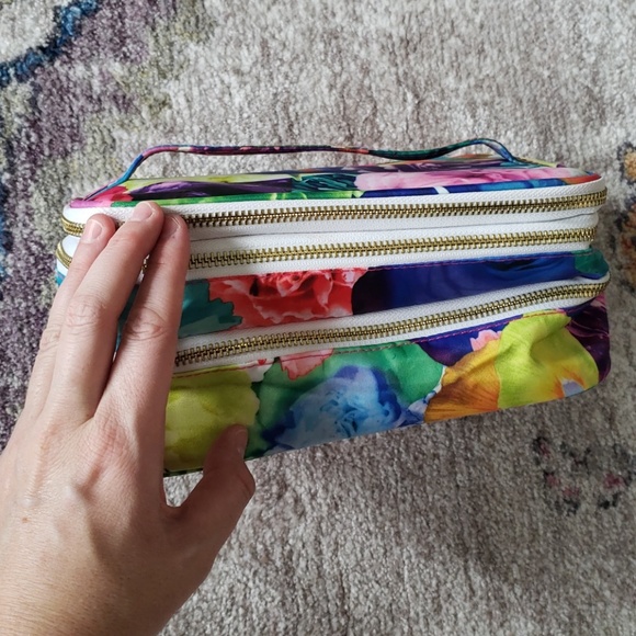 Sonia Kashuk Handbags - Sonia Kashuk 3 layer Cosmetic bag